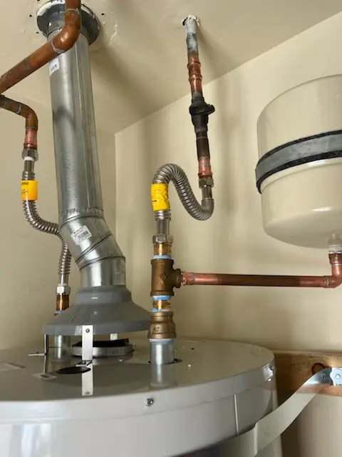 Water heater installation and plumbing repair in Elgin